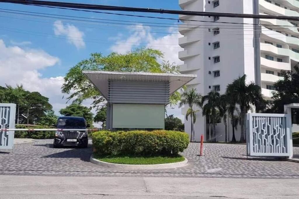 Private W/ Balcony Near Batasan, Ateneo, Up, Diliman, The Residences At Commonwealth *