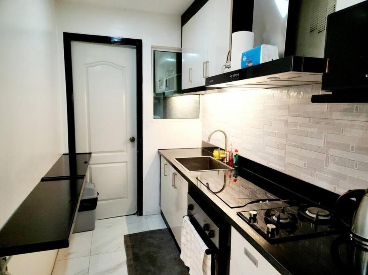 Holiday home Alpha Grandview Malate 2005 Manila