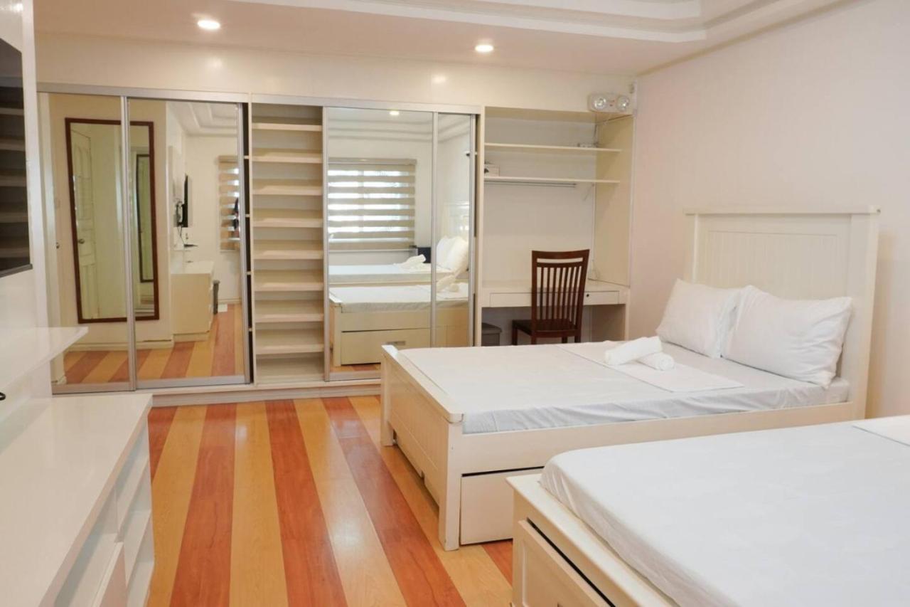 Makati Altean Holiday home