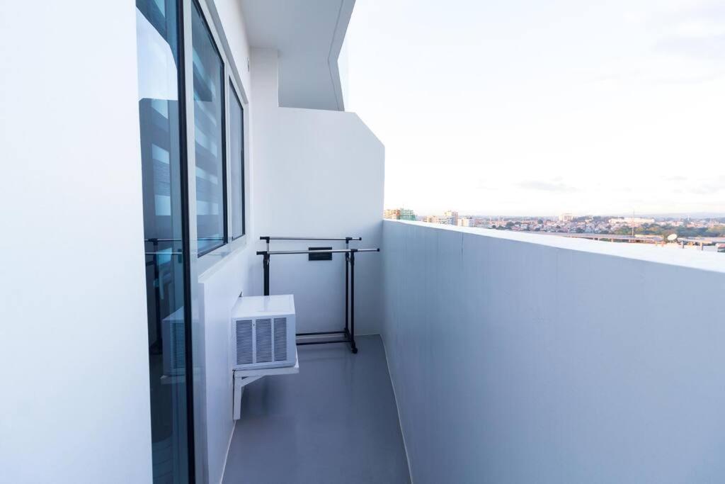 Free Parking, Pool, Gym, Netflix, Wi-fi, Ps4! Apartment