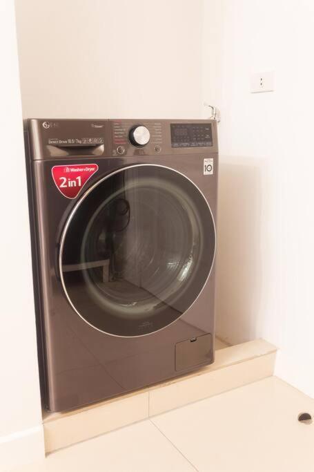 Free Parking, Pool, Gym, Netflix, Wi-fi, Ps4! * Manila