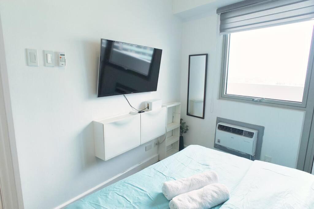 Free Parking, Pool, Gym, Netflix, Wi-fi, Ps4! * Manila