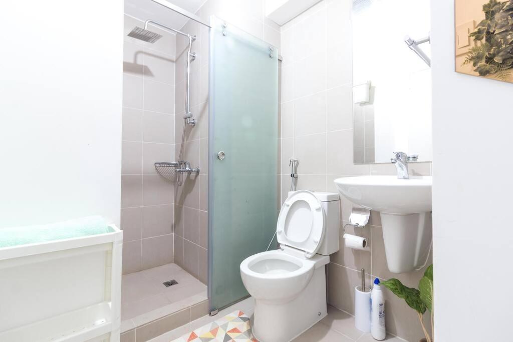 Apartment Free Parking, Pool, Gym, Netflix, Wi-fi, Ps4! *