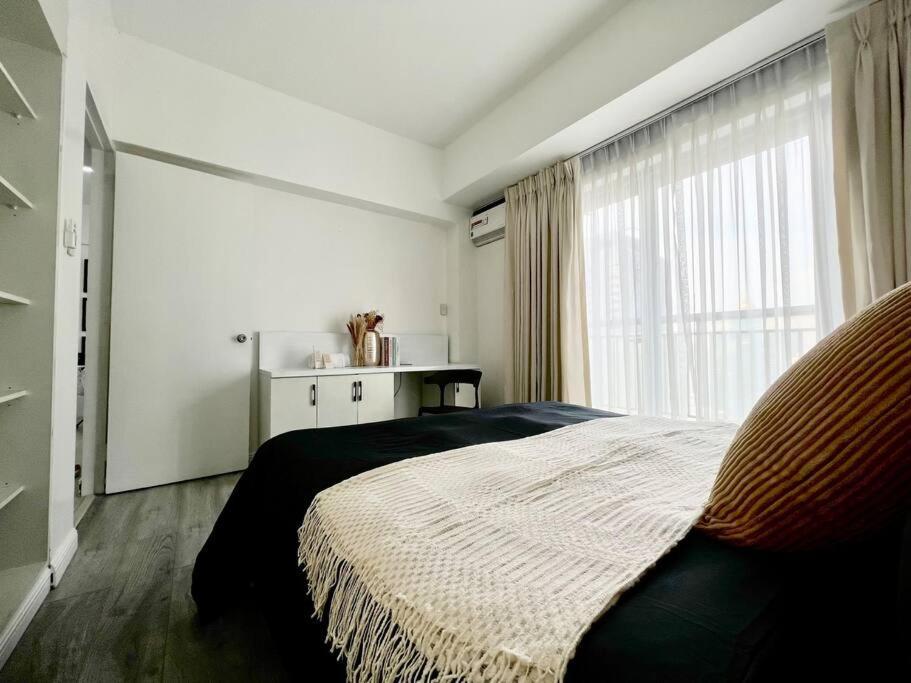 Suzi Bgc With Sauna, Gym, Netflix, Pool & High Speed Internet