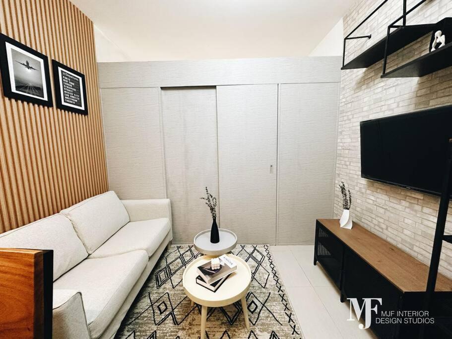 Field Residences - Reina Apartment