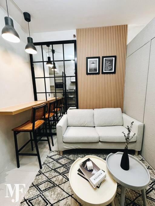 Apartment Field Residences - Reina