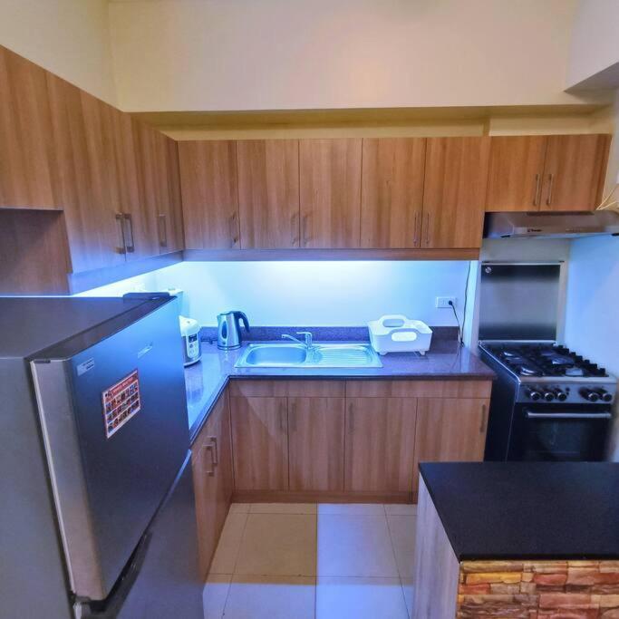 Family W/ Centralized Ac Nr Ayala Mall Feliz Apartment Manila