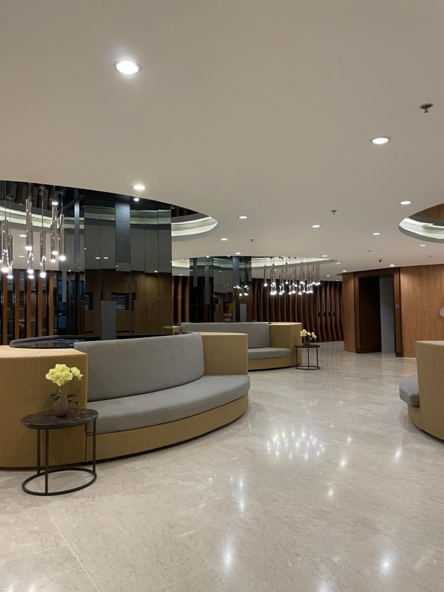 Staycation Near Mall Of Asia, Condotel With King Bed
