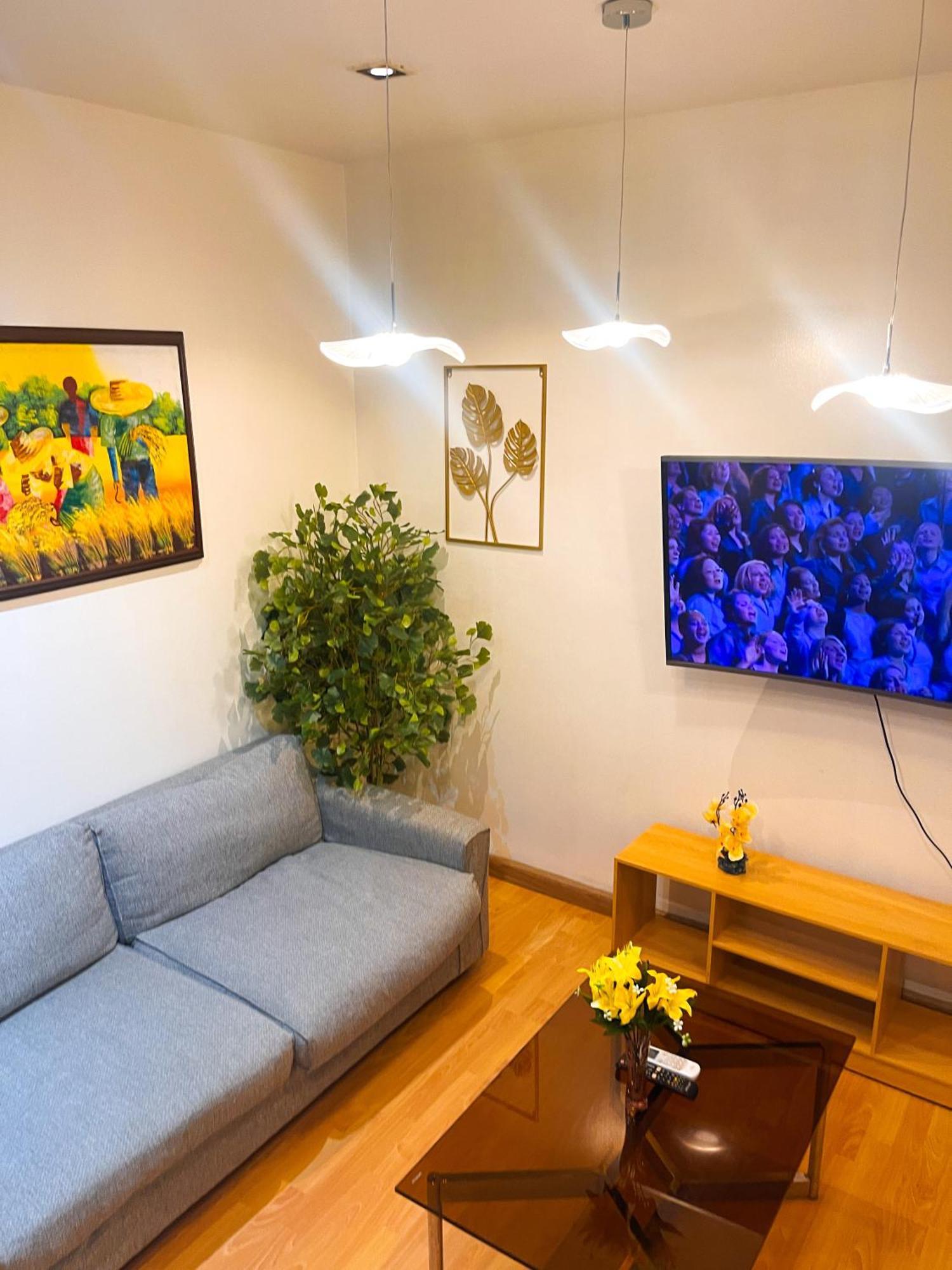 Apartment Luxury 2br Penthouse In Gramercy, Makati