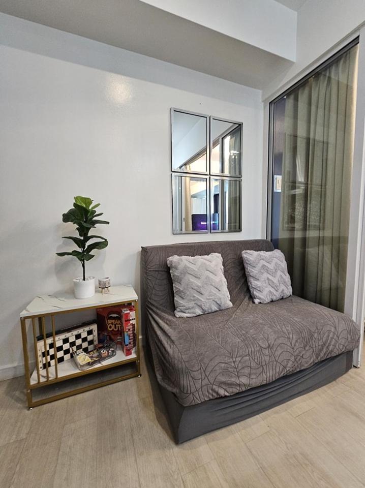 Apartment Cozy Staycation - Azure Urban Residences