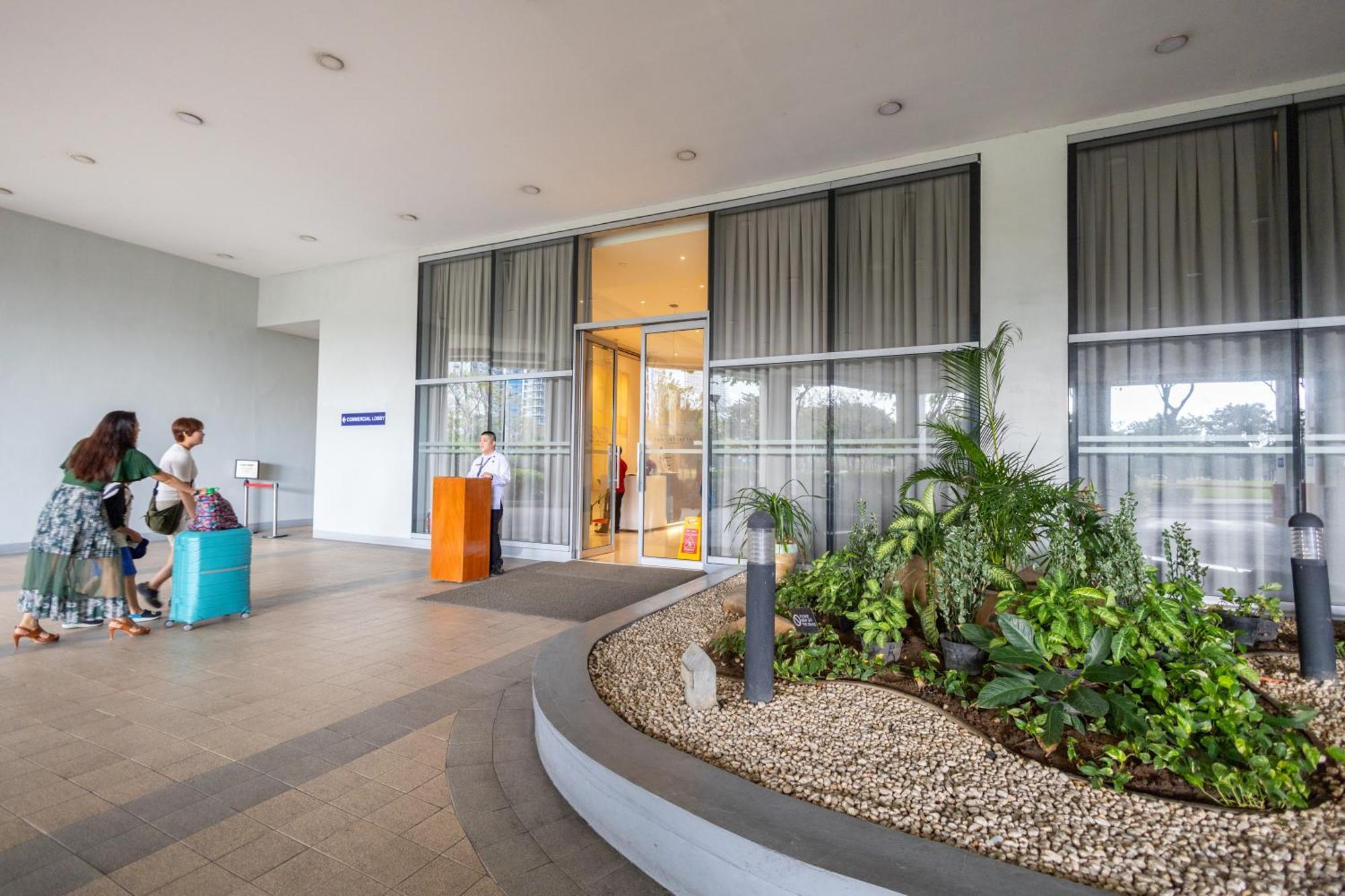 New 2br Of 86sqm With Netflix In Bgc Manila
