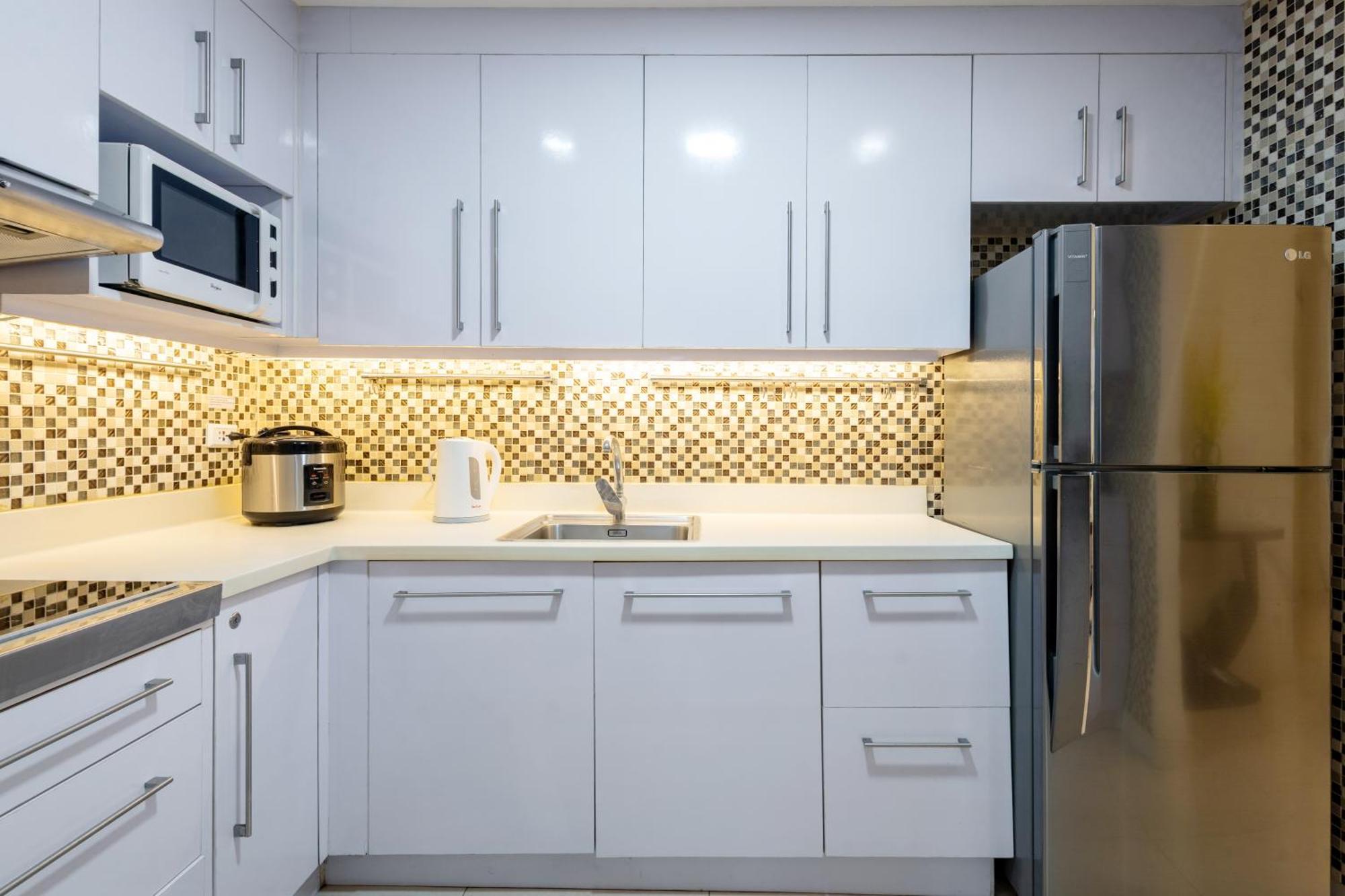 New 2br Of 86sqm With Netflix In Bgc Manila