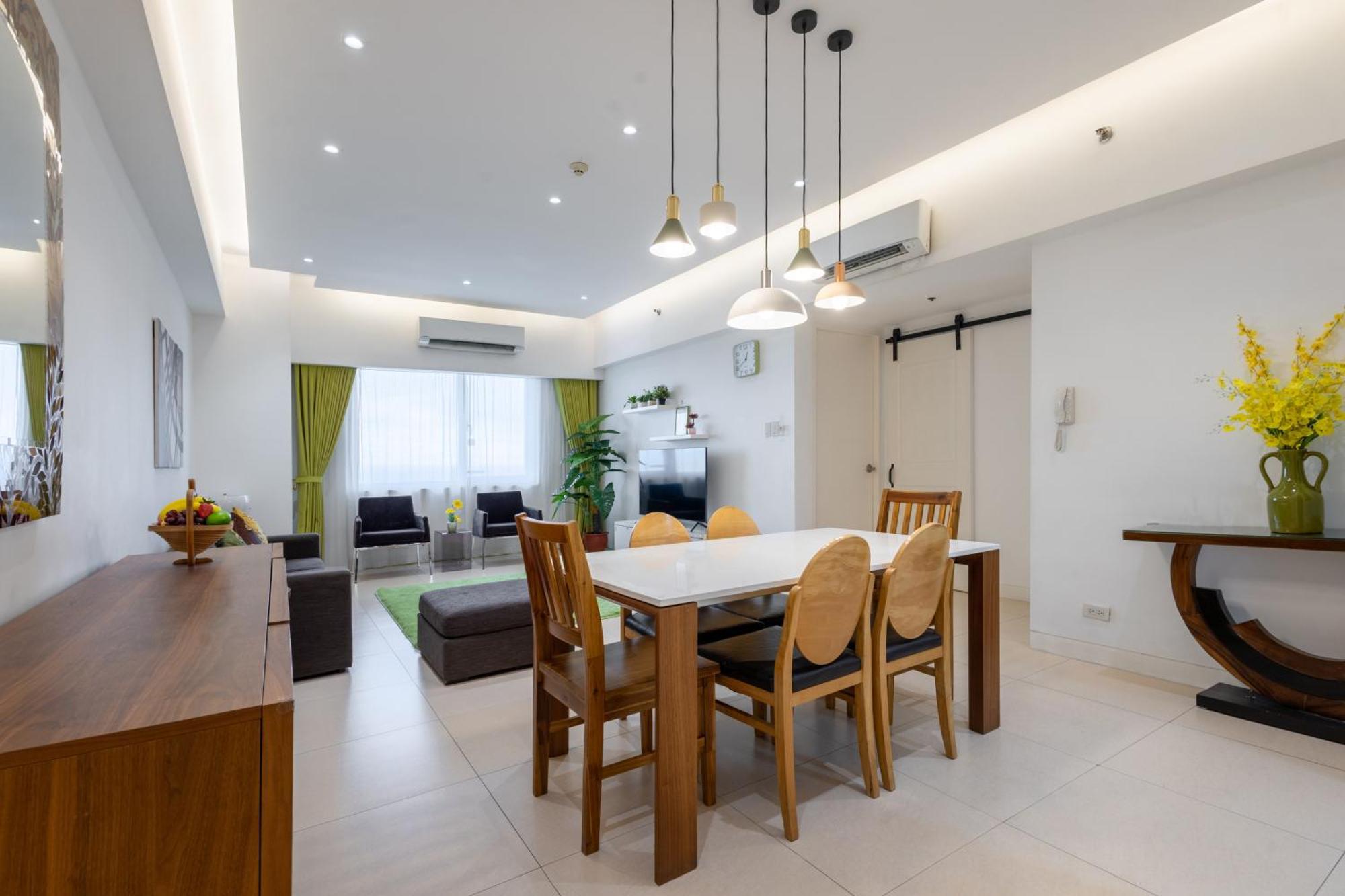New 2br Of 86sqm With Netflix In Bgc Apartment Manila
