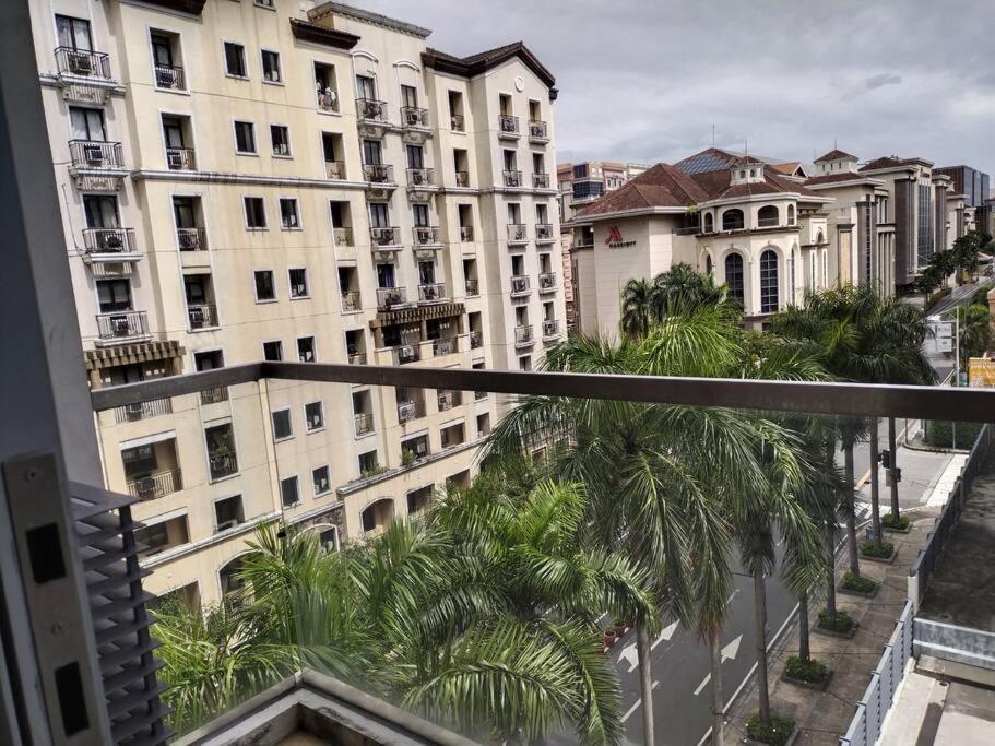 Modern Infront Of Naia T3 Apartment Manila