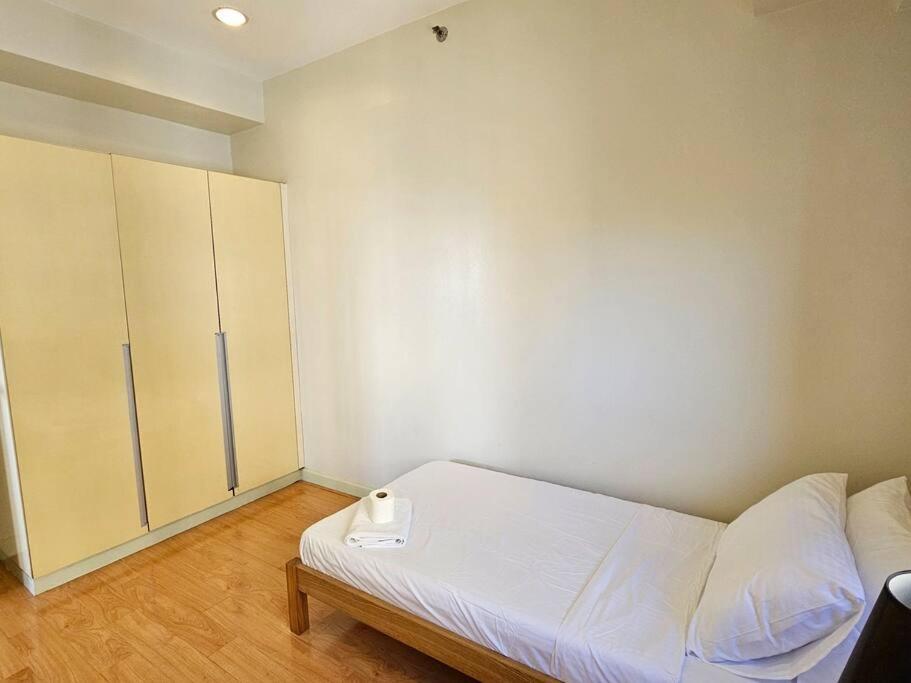 The Infinity Towers In Bgc - Simple, Elegant & Spacious 2 Bedroom *