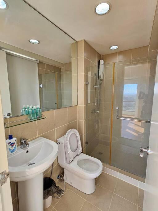 Apartment The Infinity Towers In Bgc - Simple, Elegant & Spacious 2 Bedroom