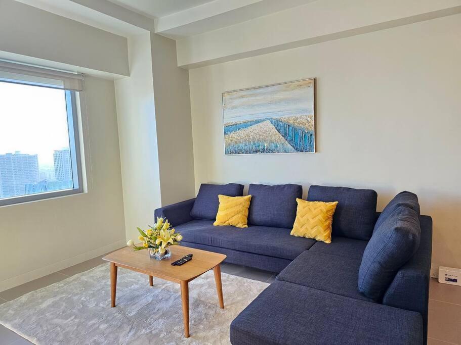 Apartment The Infinity Towers In Bgc - Simple, Elegant & Spacious 2 Bedroom Manila