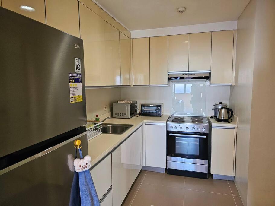 The Infinity Towers In Bgc - Simple, Elegant & Spacious 2 Bedroom Apartment *