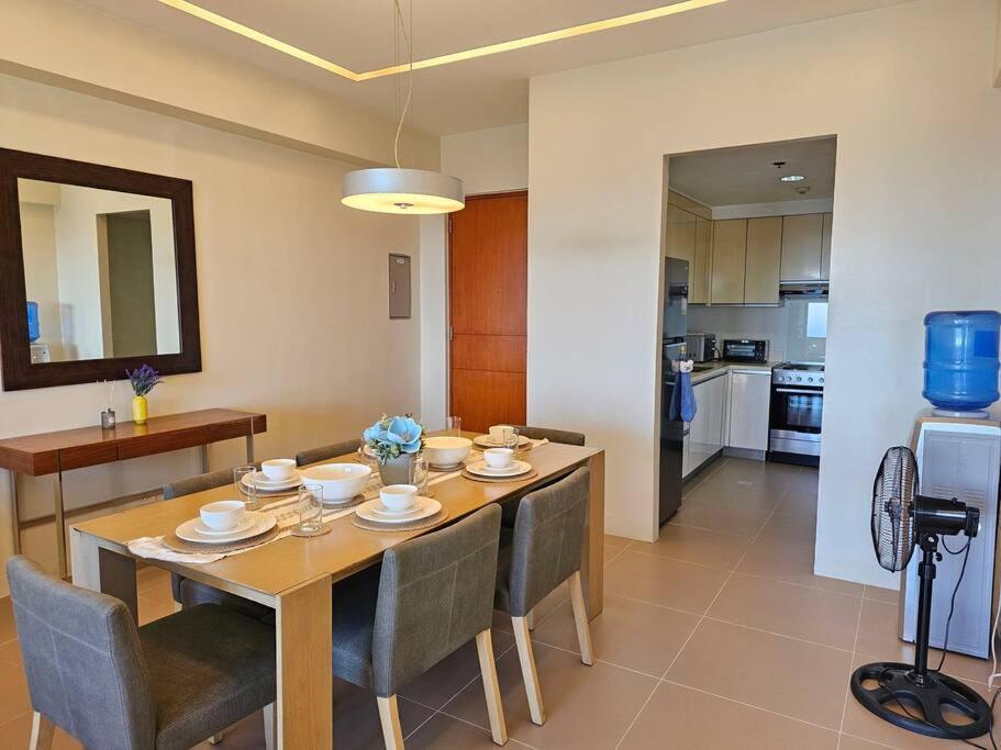 Apartment The Infinity Towers In Bgc - Simple, Elegant & Spacious 2 Bedroom Manila