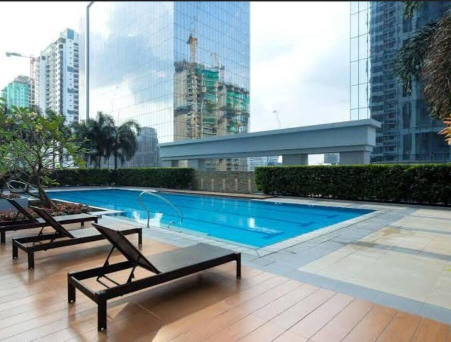 Apartment The Infinity Towers In Bgc - Simple, Elegant & Spacious 2 Bedroom