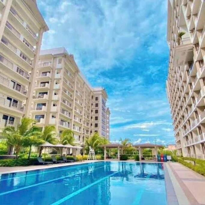 Modern Style 2br Good For 6 Packs Near Naia *
