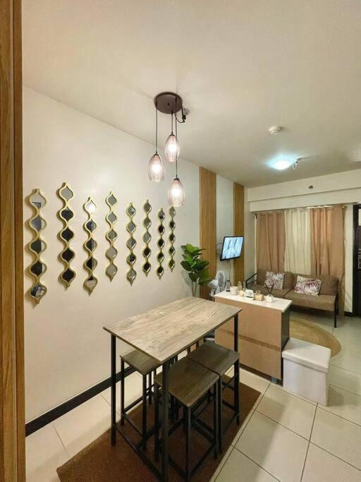 Modern Style 2br Good For 6 Packs Near Naia