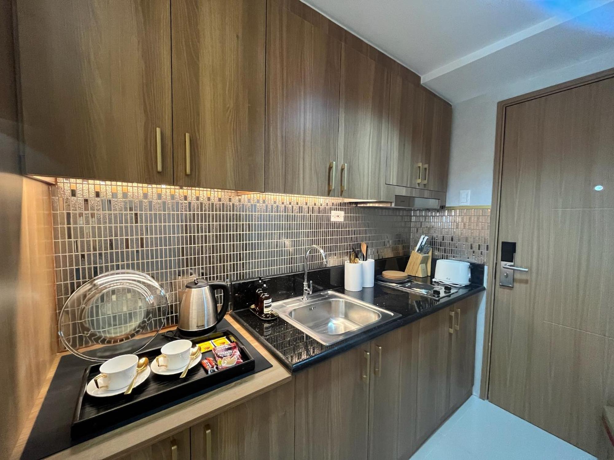New Luxury In Mall Of And Near Airport Apartment Manila