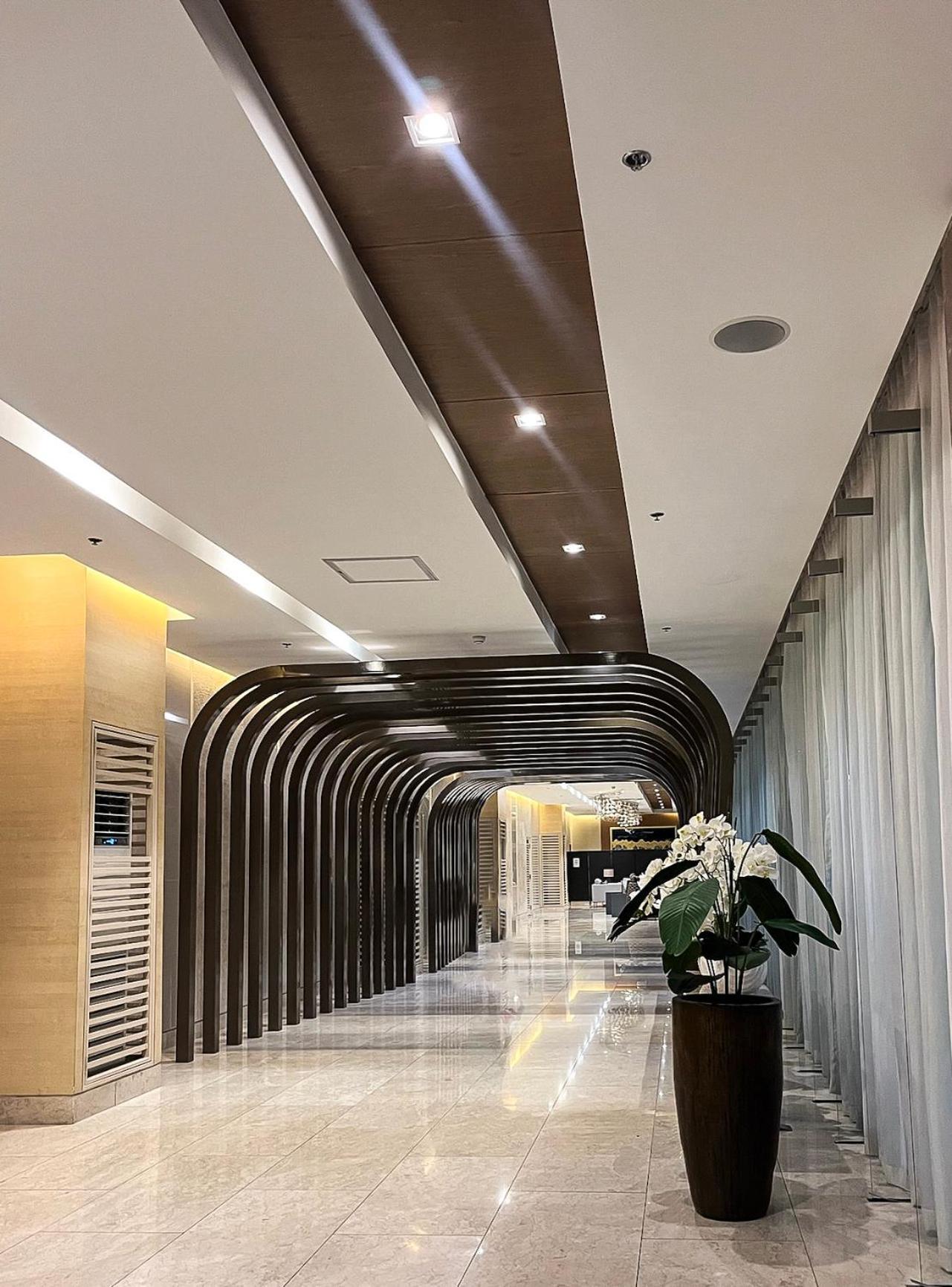 New Luxury In Mall Of And Near Airport * Manila