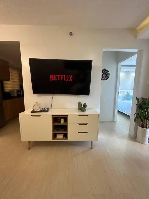 Modern Oasis: Pool + Netflix Apartment Manila