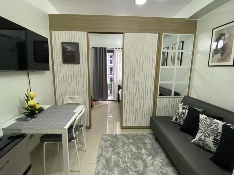 Apartment Shore D22 Shortwalk Moa Balconypoolview Manila