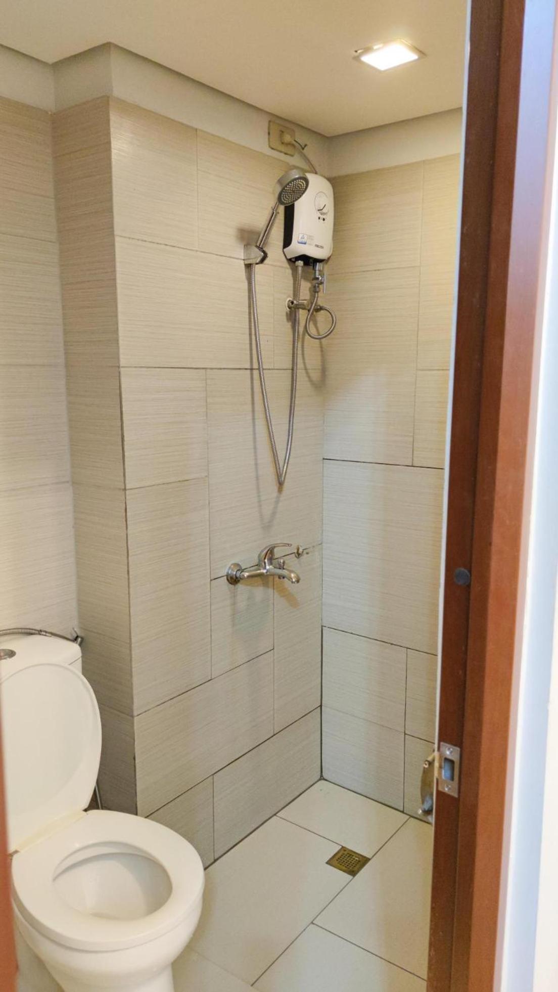Cozy Unit With Netflix In Alabang Manila