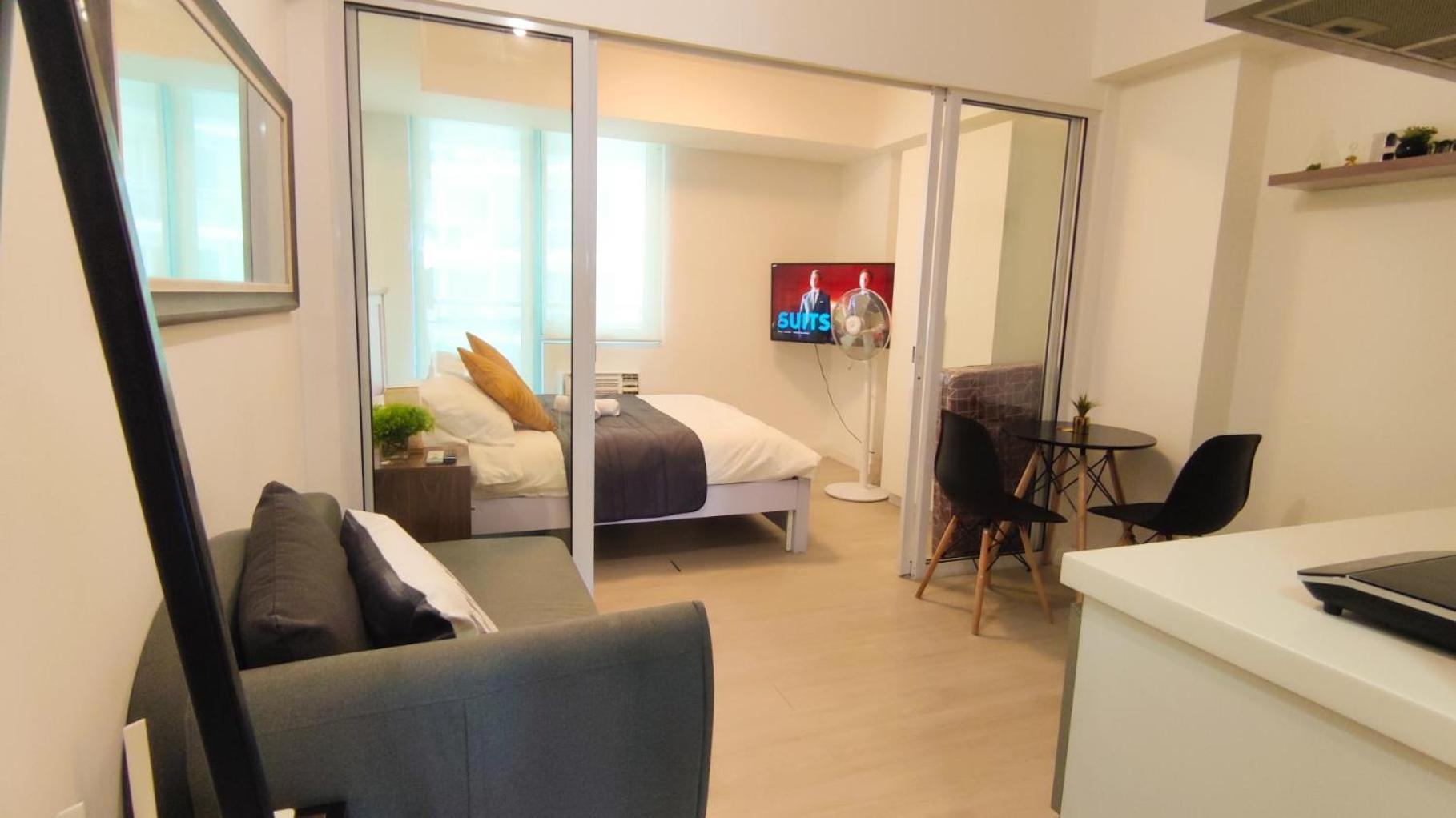 Azure Pool View Unit In Paranaque Apartment Manila