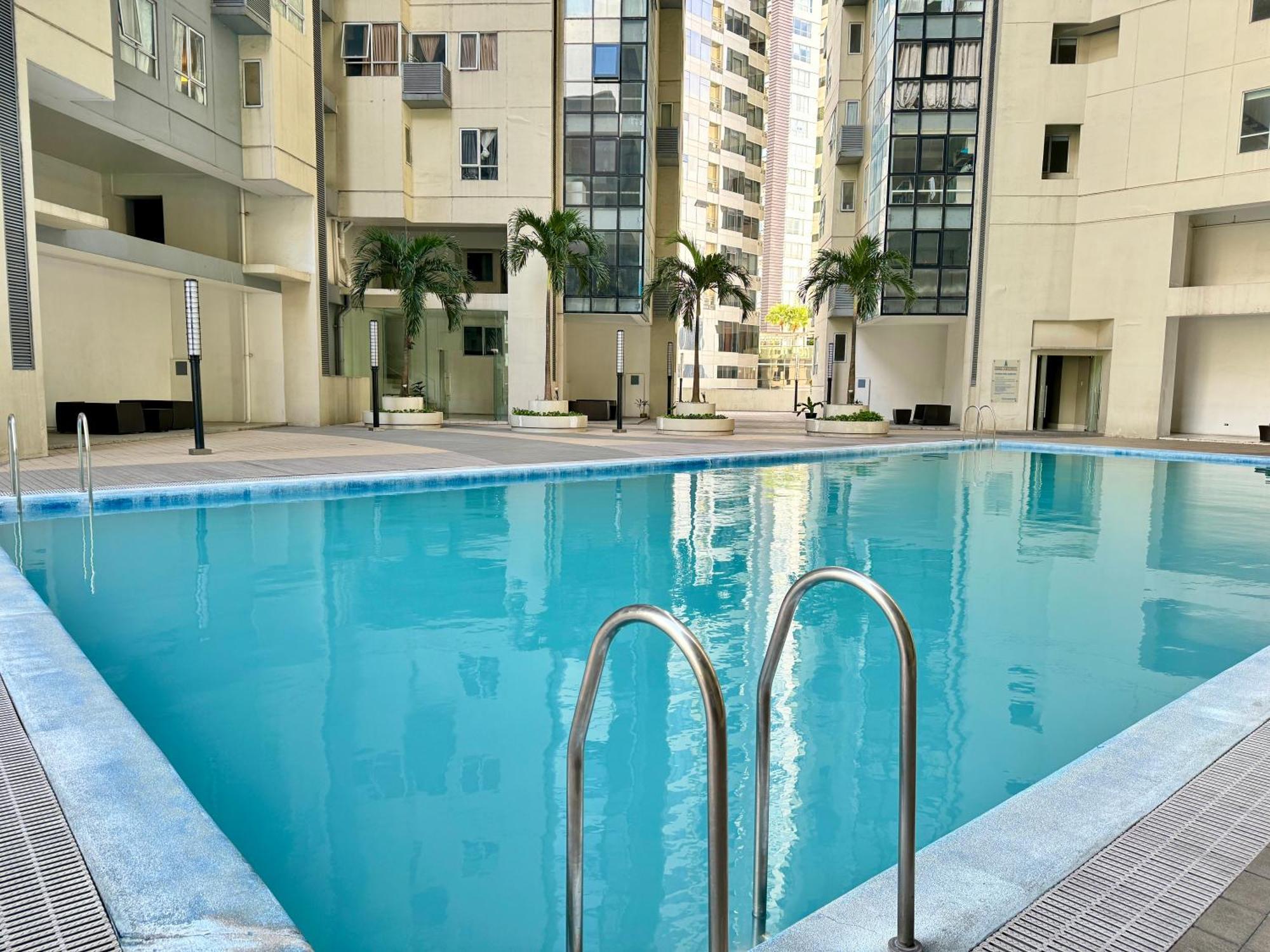 Apartment 2br In Bgc With Wifi/netflix/disney+