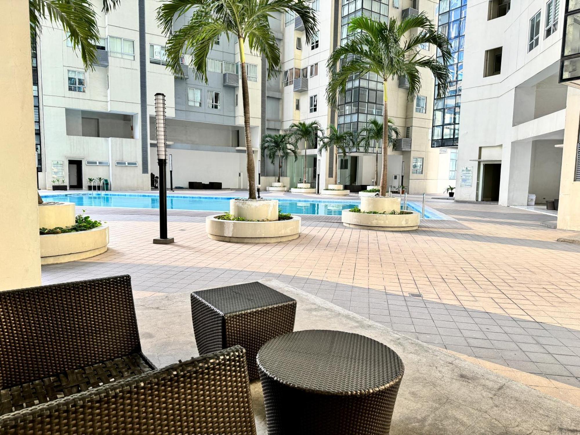 2br In Bgc With Wifi/netflix/disney+