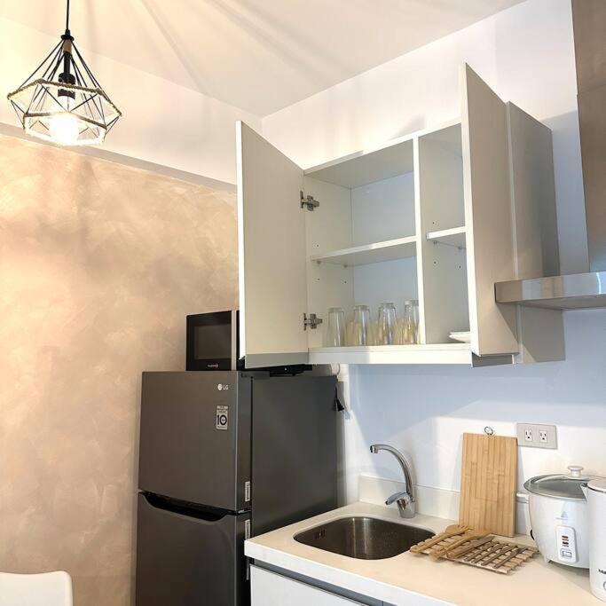 Cozy Staycation In Azure Paranaque *