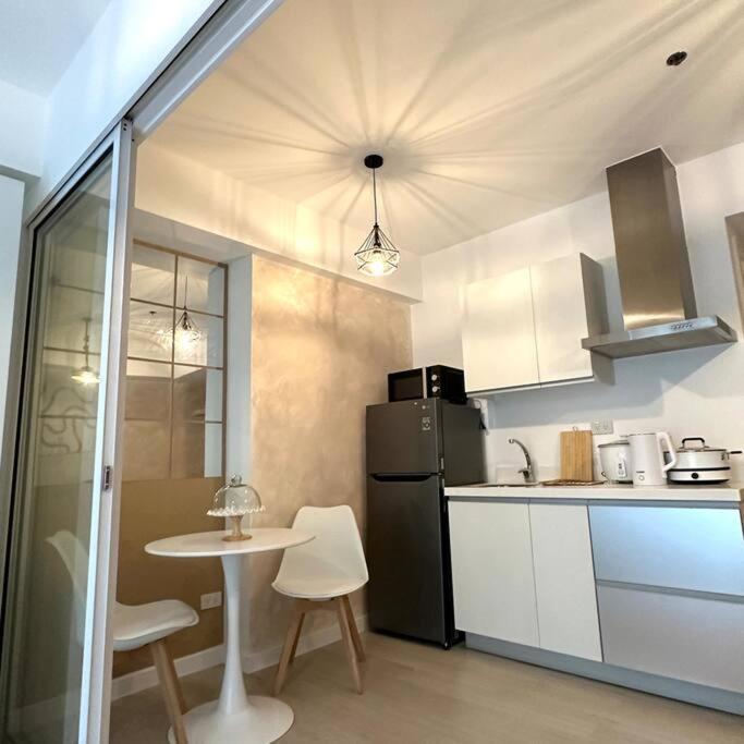 Cozy Staycation In Azure Paranaque * Manila