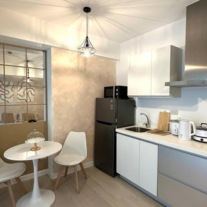 Apartment Cozy Staycation In Azure Paranaque *