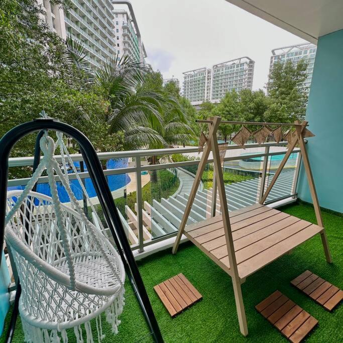 Cozy Staycation In Azure Paranaque *