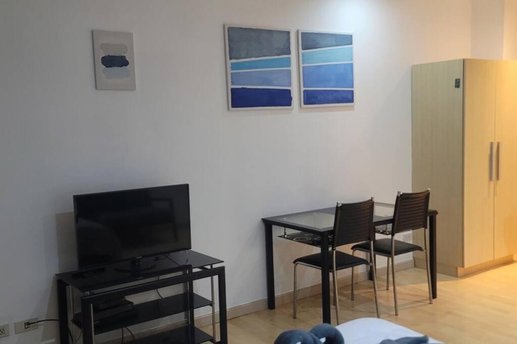 Gramercy / 55th F / Amazing View / Wi-fi / Peaceful Apartment Manila