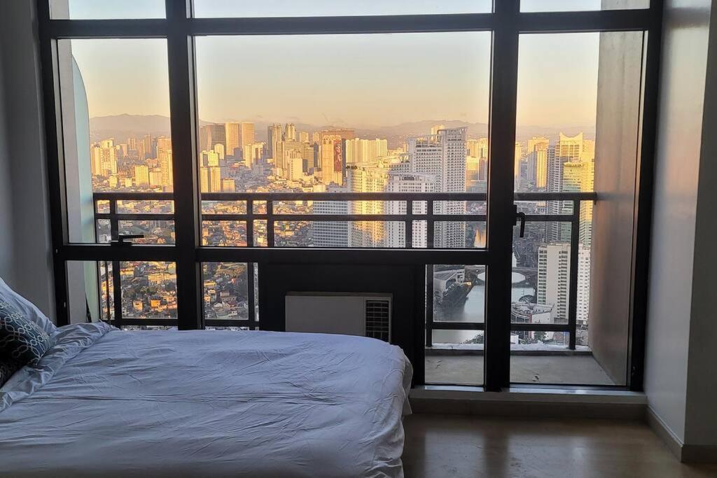 Gramercy / 55th F / Amazing View / Wi-fi / Peaceful Manila