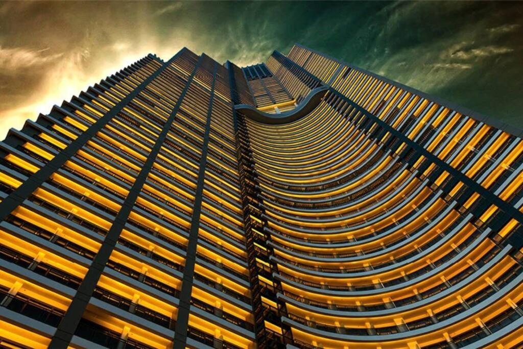 Gramercy / 55th F / Amazing View / Wi-fi / Peaceful Manila