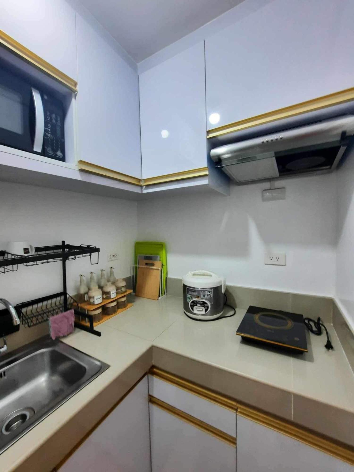 Happy Staycation Apartment