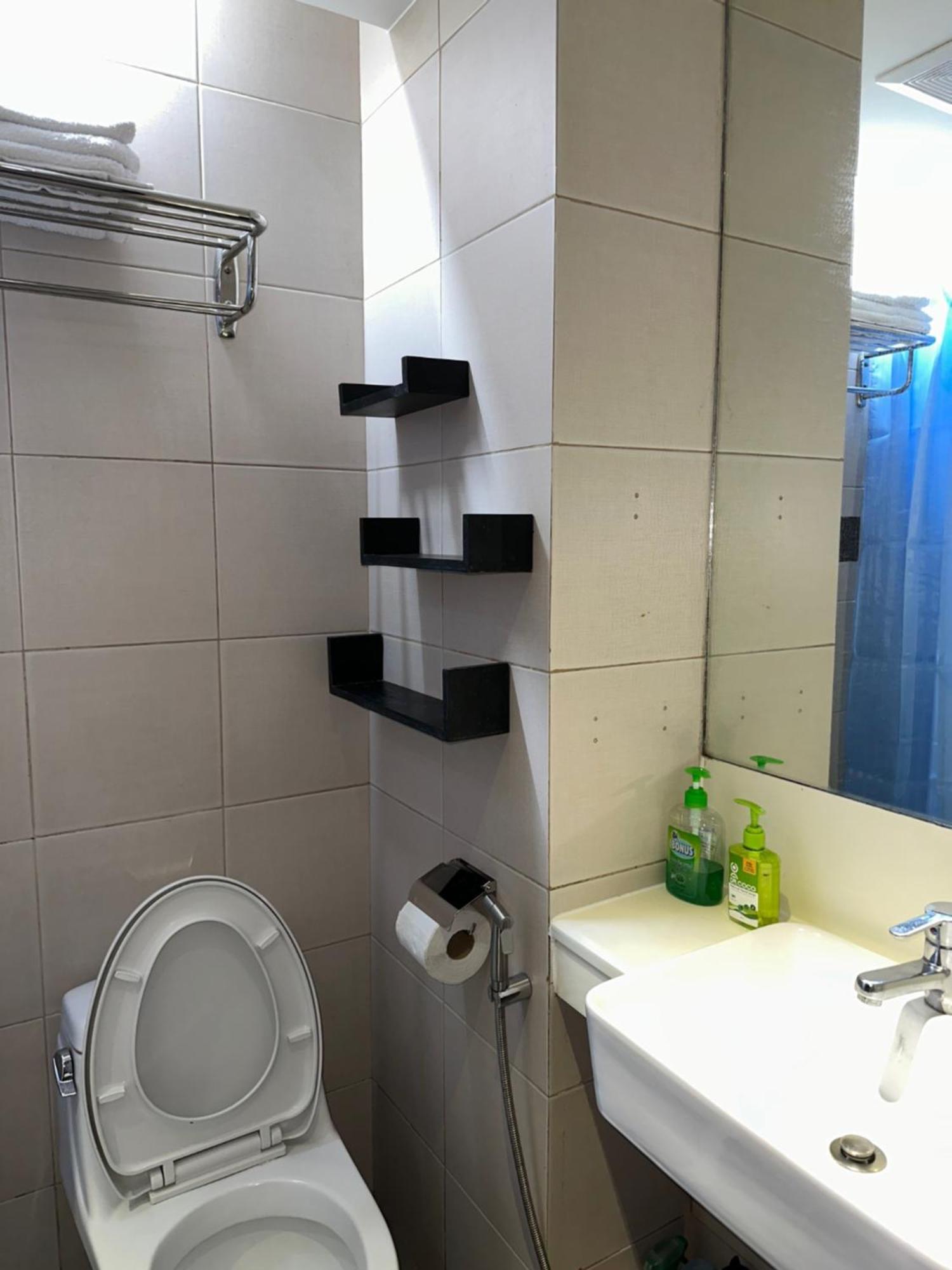 A With A View, 1 Bdrm With Balcony And Netflix Access Manila