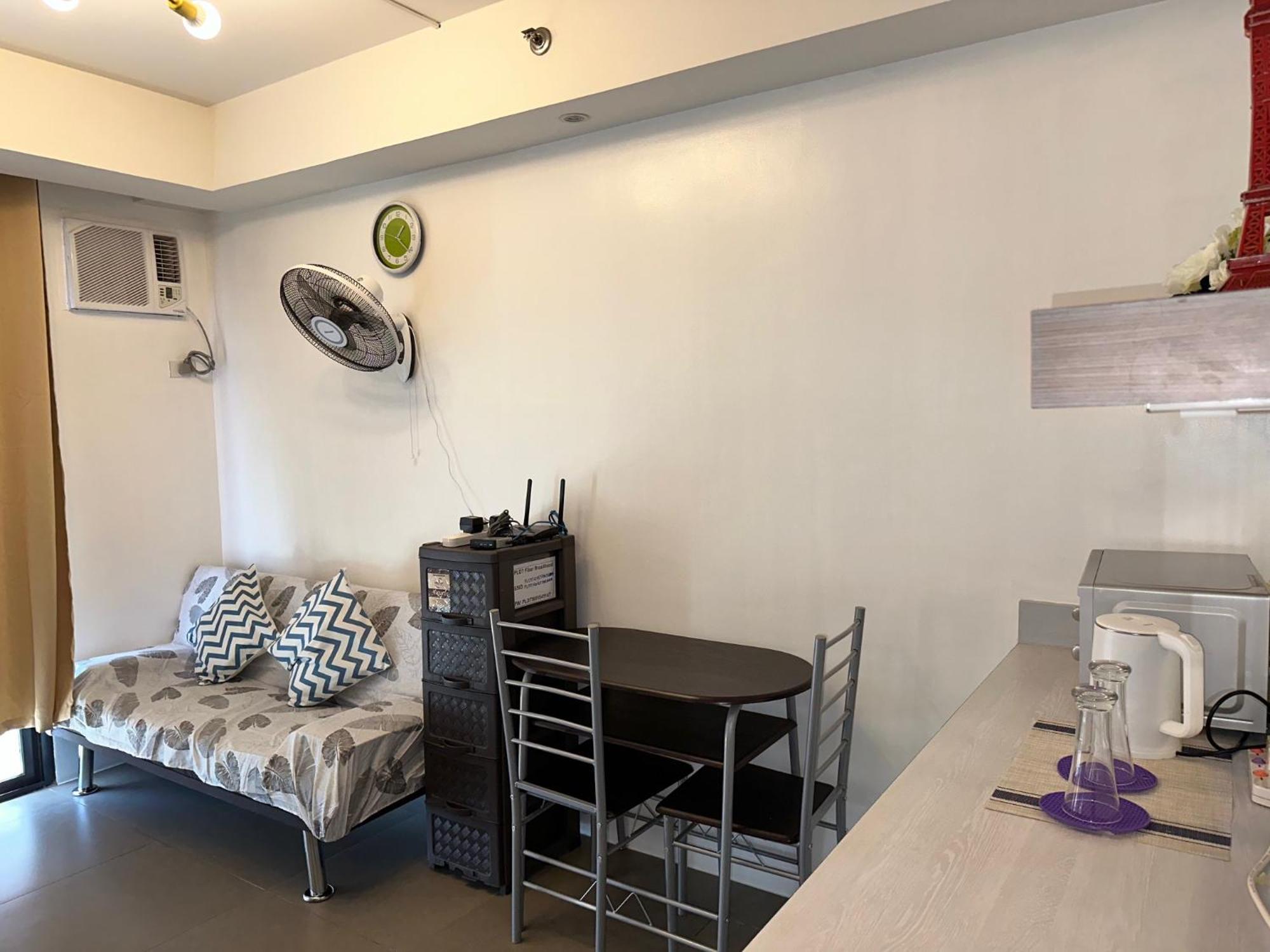 A With A View, 1 Bdrm With Balcony And Netflix Access *