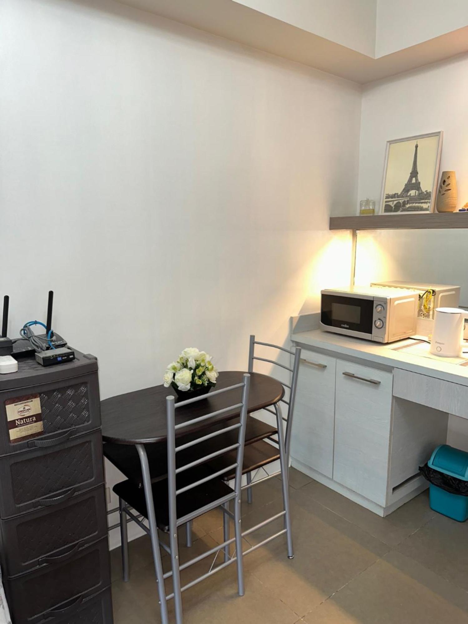 Apartment A With A View, 1 Bdrm With Balcony And Netflix Access Manila