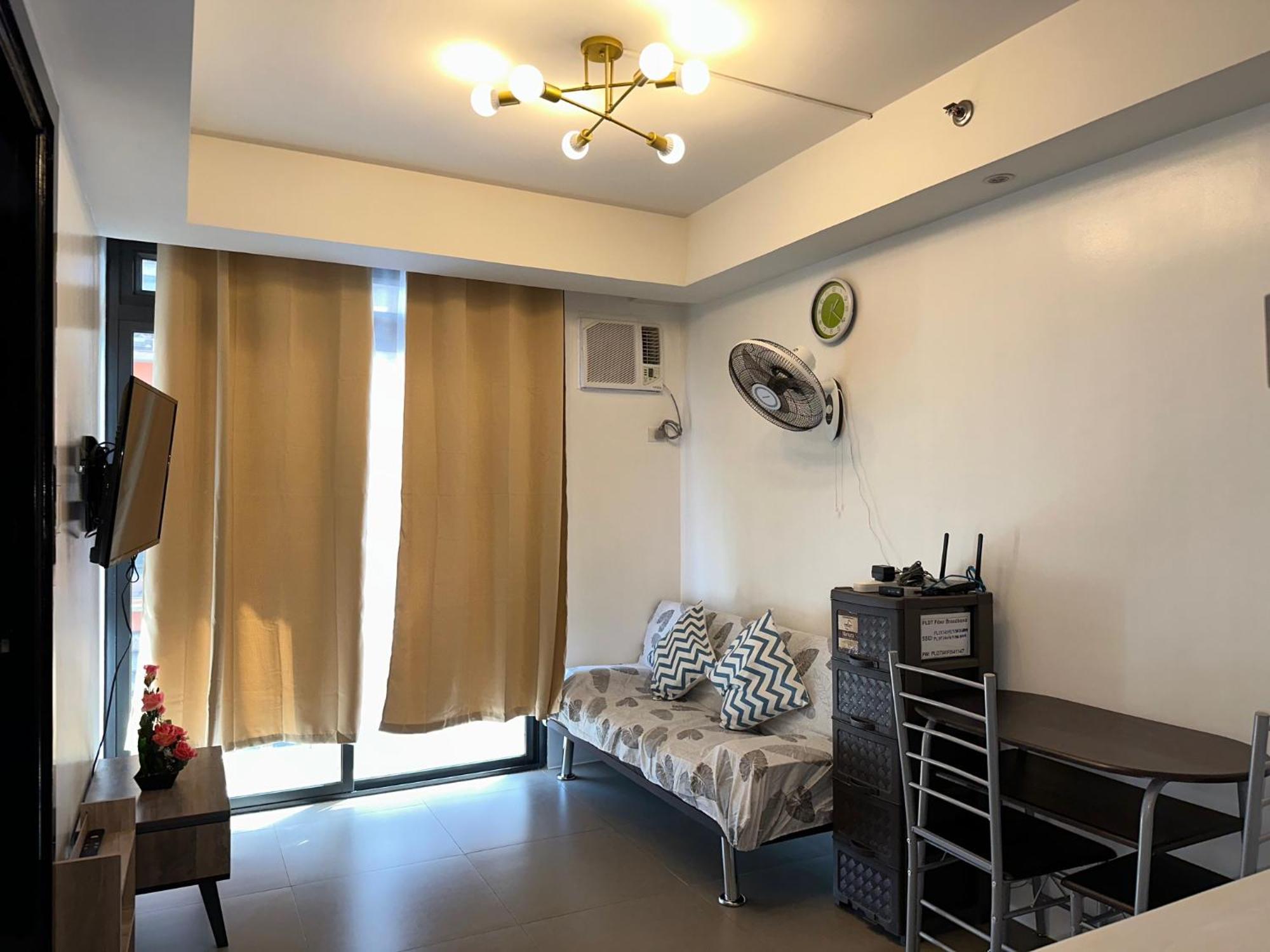 Apartment A With A View, 1 Bdrm With Balcony And Netflix Access *