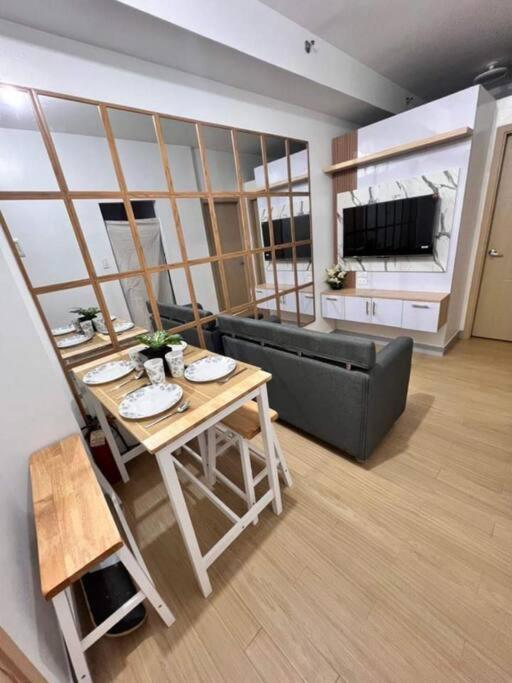 Happy Staycation Apartment Manila