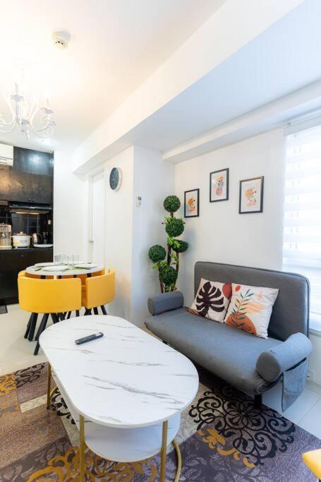 A2j Luxury 3br Bgc Loft Near Malls And Airport Apartment