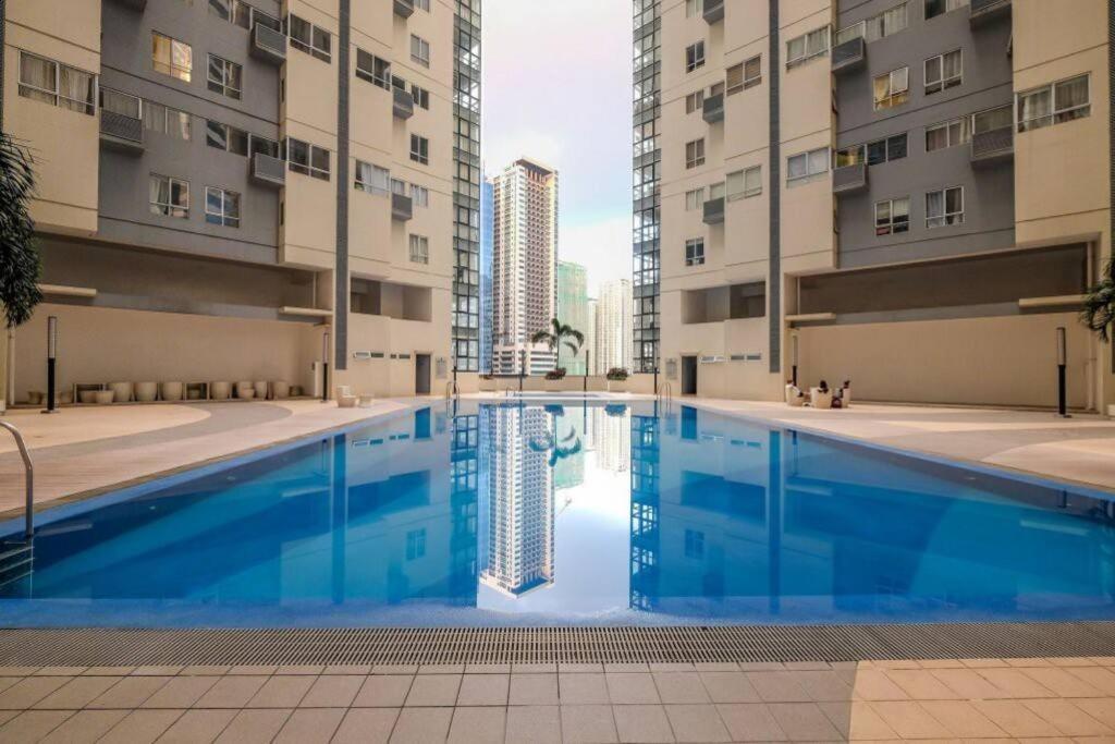A2j Luxury 3br Bgc Loft Near Malls And Airport Apartment Manila