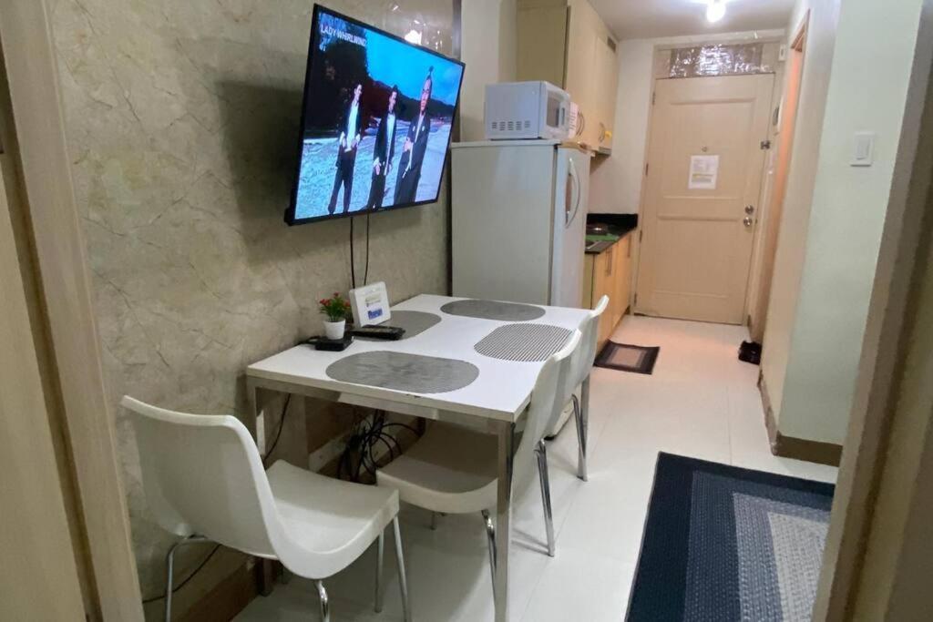 Apartment Chateau Elysee A21 Near Airport,bar,resto Manila